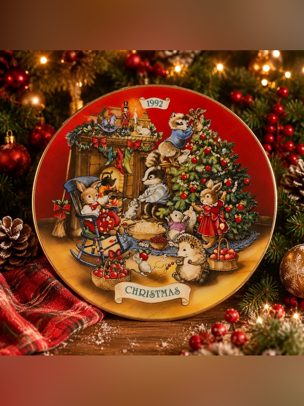 Avon 1992 Sharing Christmas With Friends Christmas Plate 8" Colorful Trimmed 22K